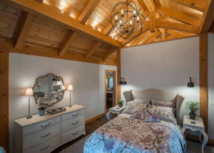 timber_frame_bedroom_cayuga_lake.jpg