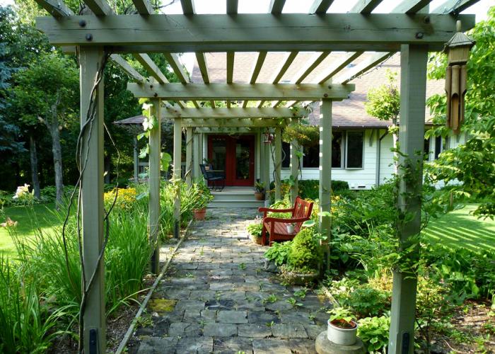 timber_pergola_from_guest_to_main.jpg