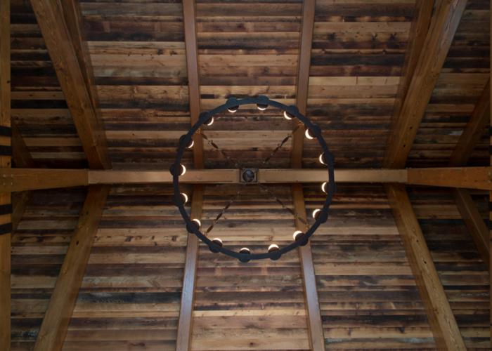 timber_frame_great_room_reclaimed_wood.jpg