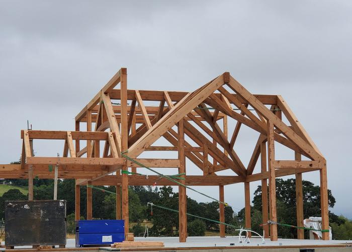 timber-frame-raising-oregon.jpg