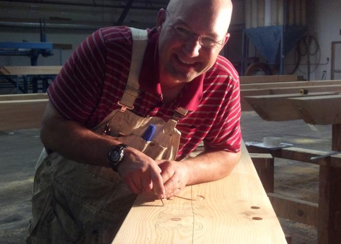 darren_carving_timber.jpg