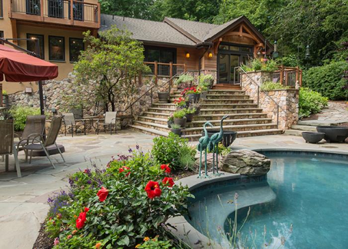 exterior_pool_garden_timber_frame_photo_c_don_cochran.jpg