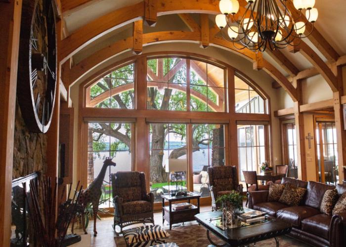 curved_trusses_in_lakeside_great_room.jpeg