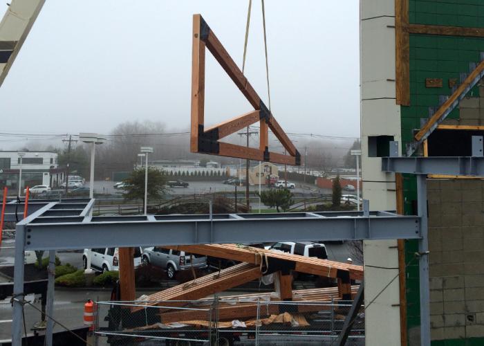 raising_custom_truss_for_auto_dealer_east_coast.jpg