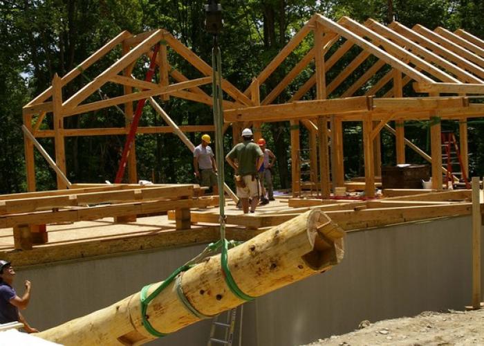 cabin_frame_raising_dave_kate.jpg
