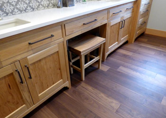 hickory_vanity_newwoodworks_w_pmw_walnut_flooring.jpg