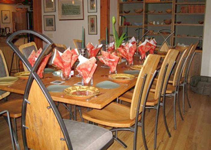 reclaimed_wood_metal_table_chairs.jpg