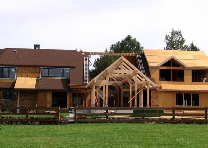 west_coast_timber_frame_great_room.jpg
